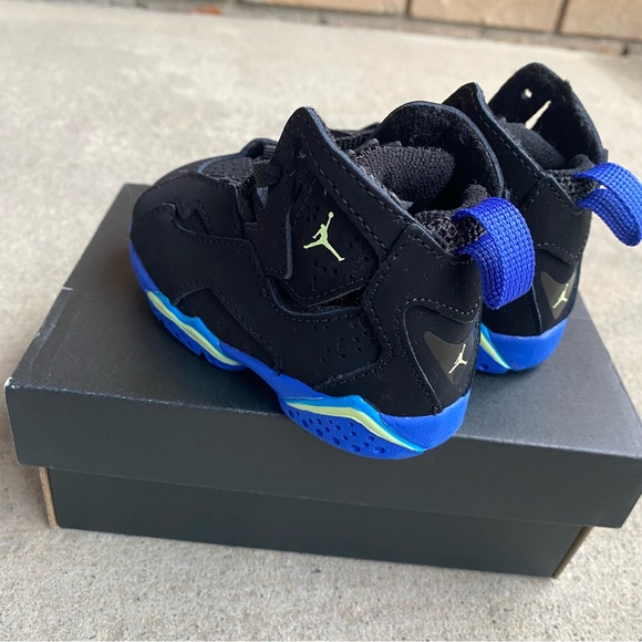 NWT Jordan True Flight Toddler Sneaker Size 4C Black and Royal Blue - Picture 8 of 16